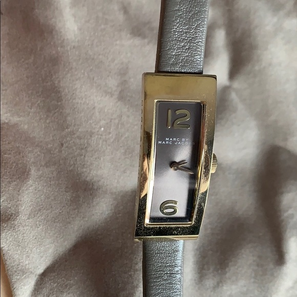 marc jacobs rectangular watch